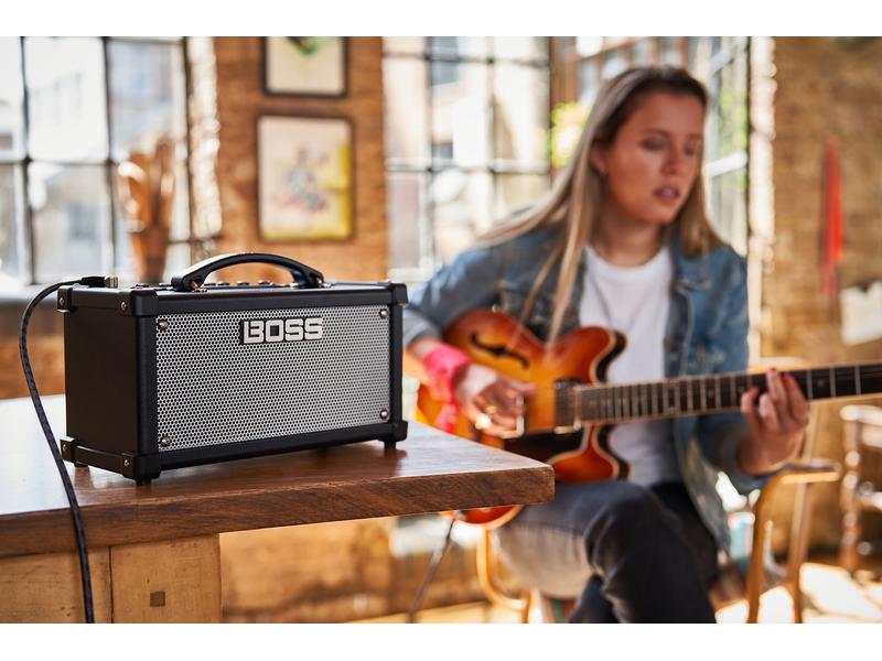BOSS Combo Dual Cube LX Extrem vielseitiger Desktop-Verstärker mit professionellen Sounds und Effekten