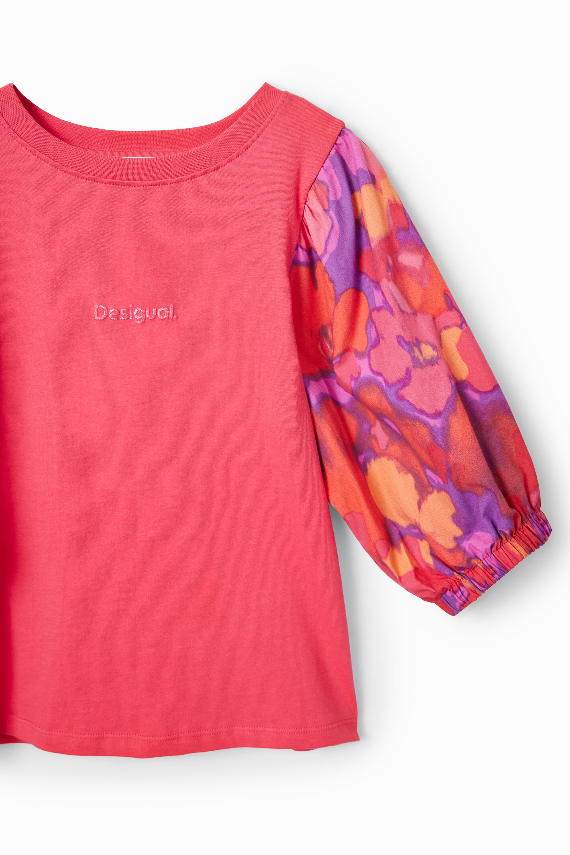 camiseta floral de mangas bufantes