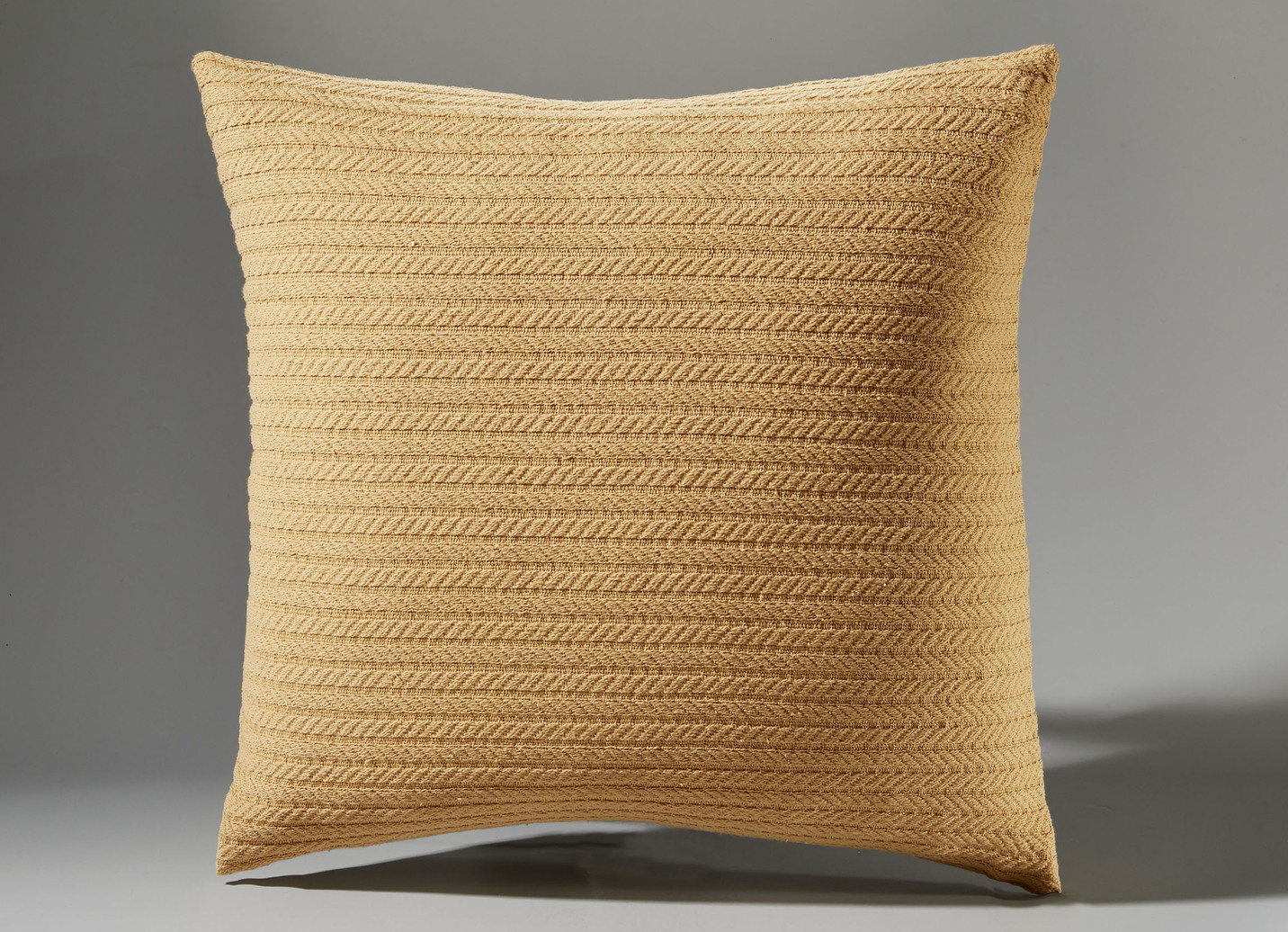 Wohndecke und Kissenbezug in toller Strickoptik