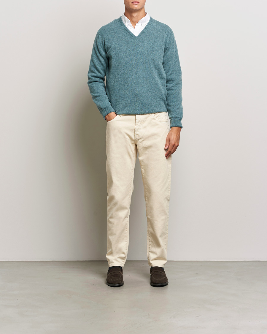 William Lockie Rob Lambswool V-Neck Caspian