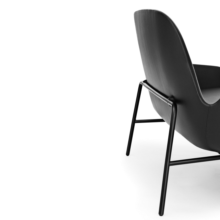 Normann Copenhagen Era Sofa bank met zwart stalen onderstel tango leather zwart