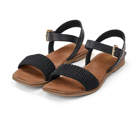 Ledersandalen mit Häkelriemen
