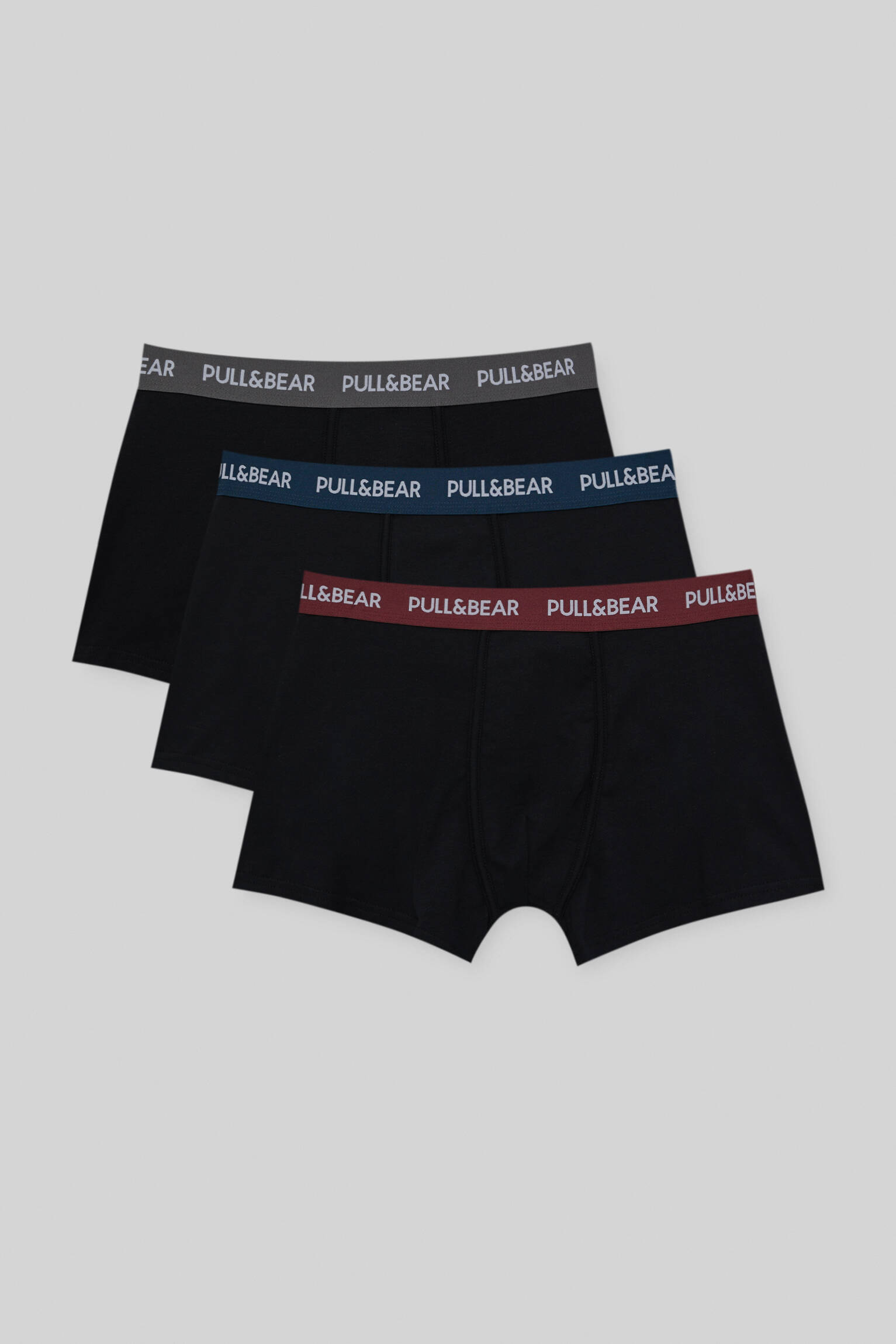 Pacote com 3 cuecas boxer com logo pequeno - modelos variados