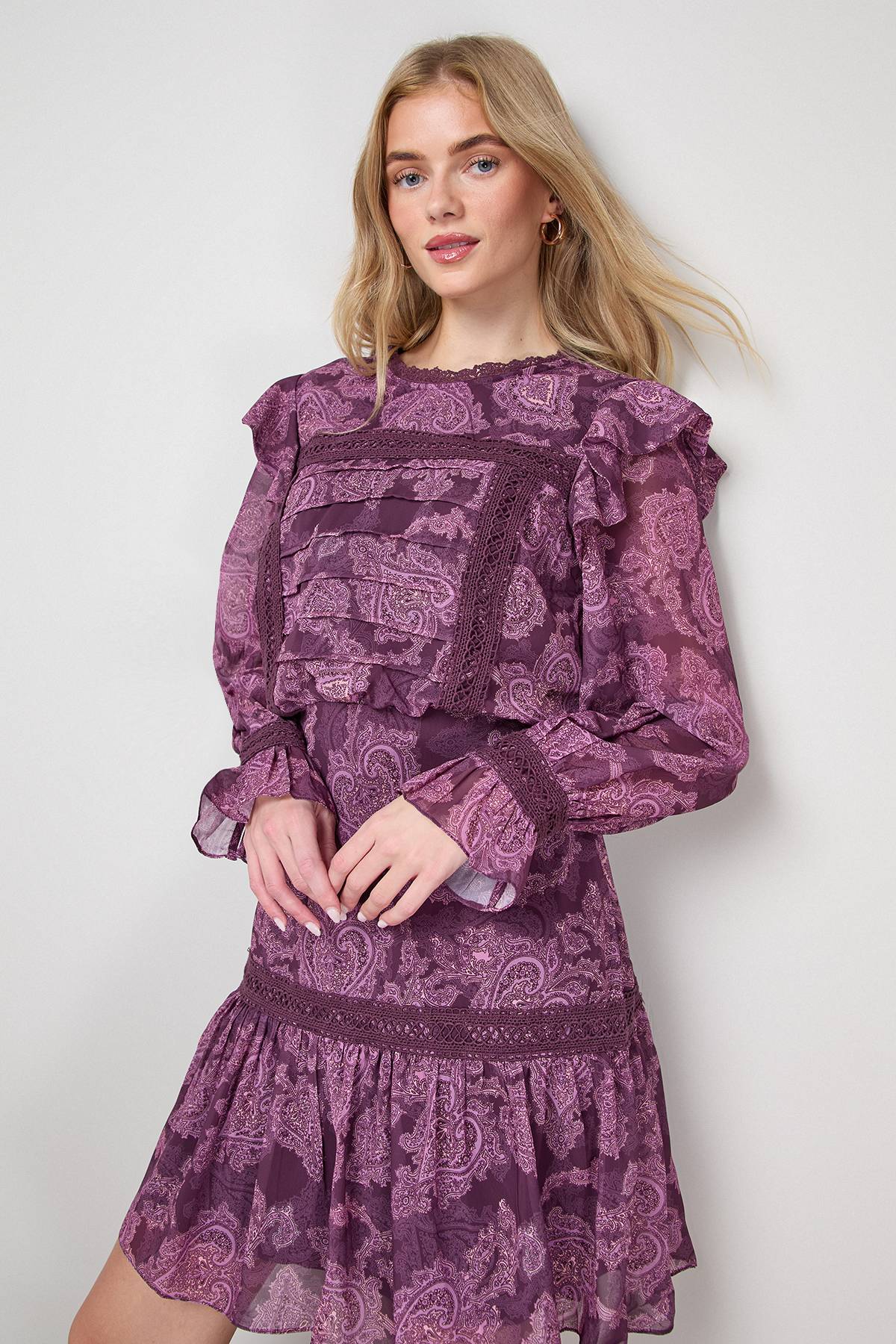 Oasis Robe Mini à Détails Plissés et Bordure en Dentelle Imprimée