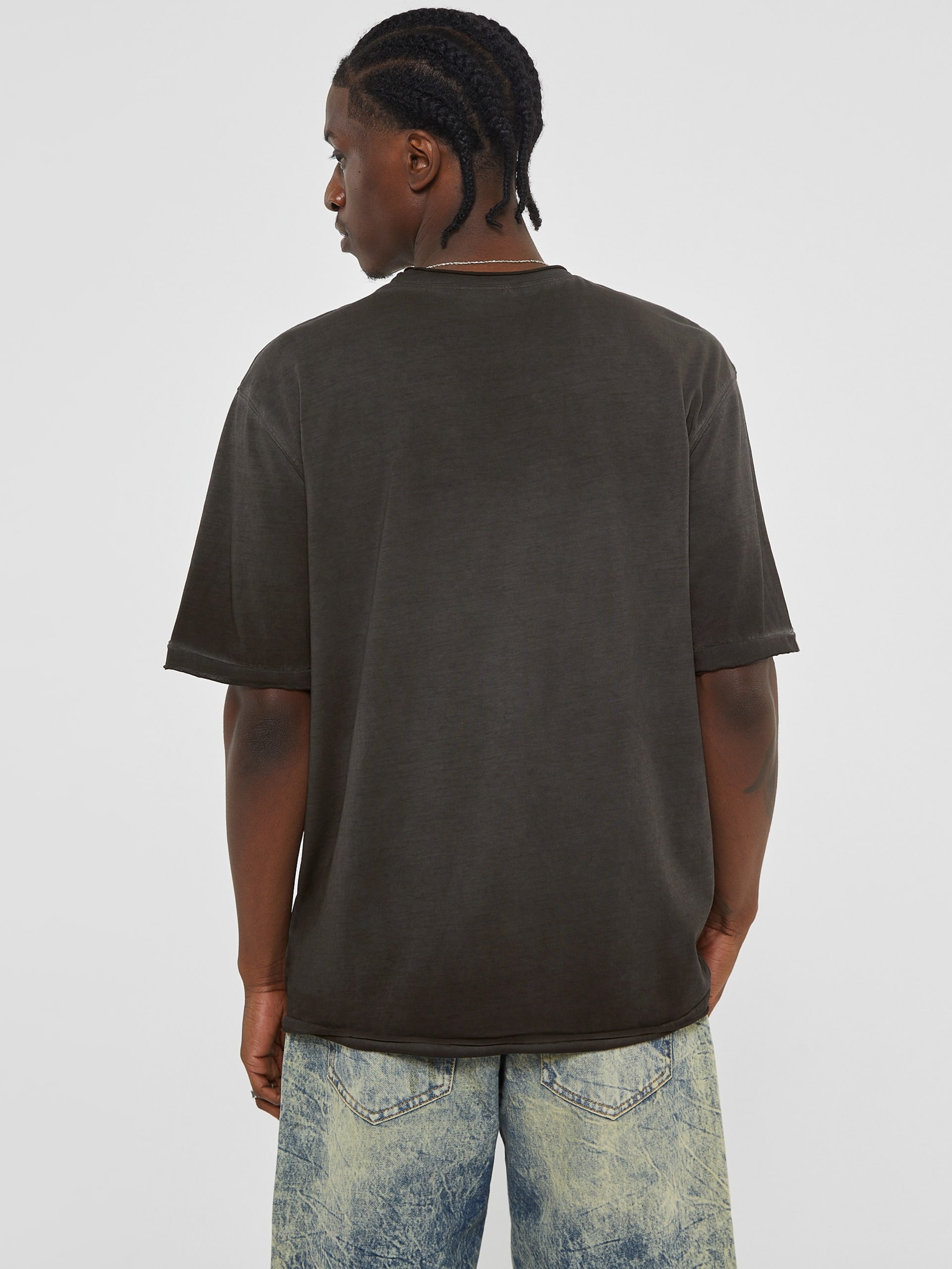 Camiseta GUESS Originals com Logo Empilhado