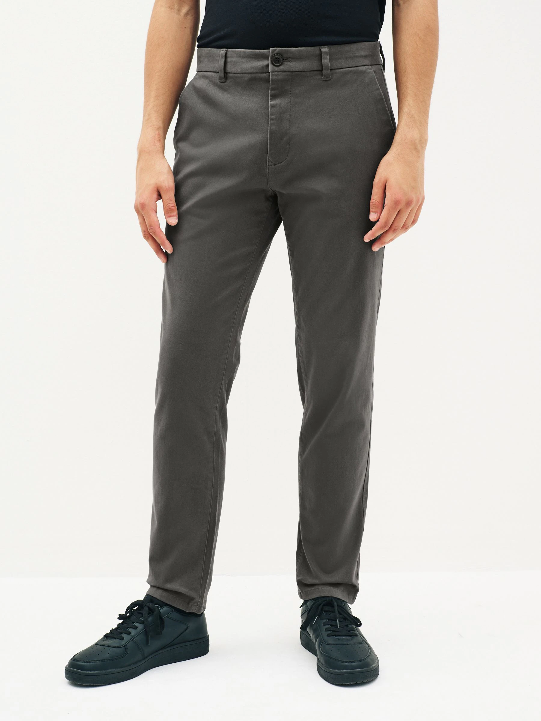 Donkergrijs - Standaard toelopende pasvorm - Stretchy chino