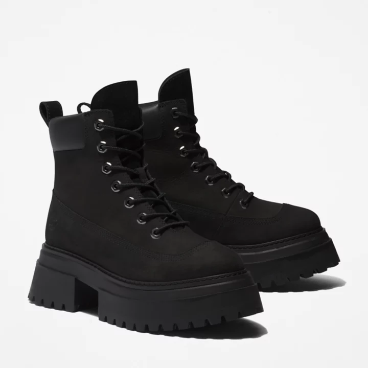 Bota Timberland Sky de 6 polegadas com cadarço para mulheres na cor preta.