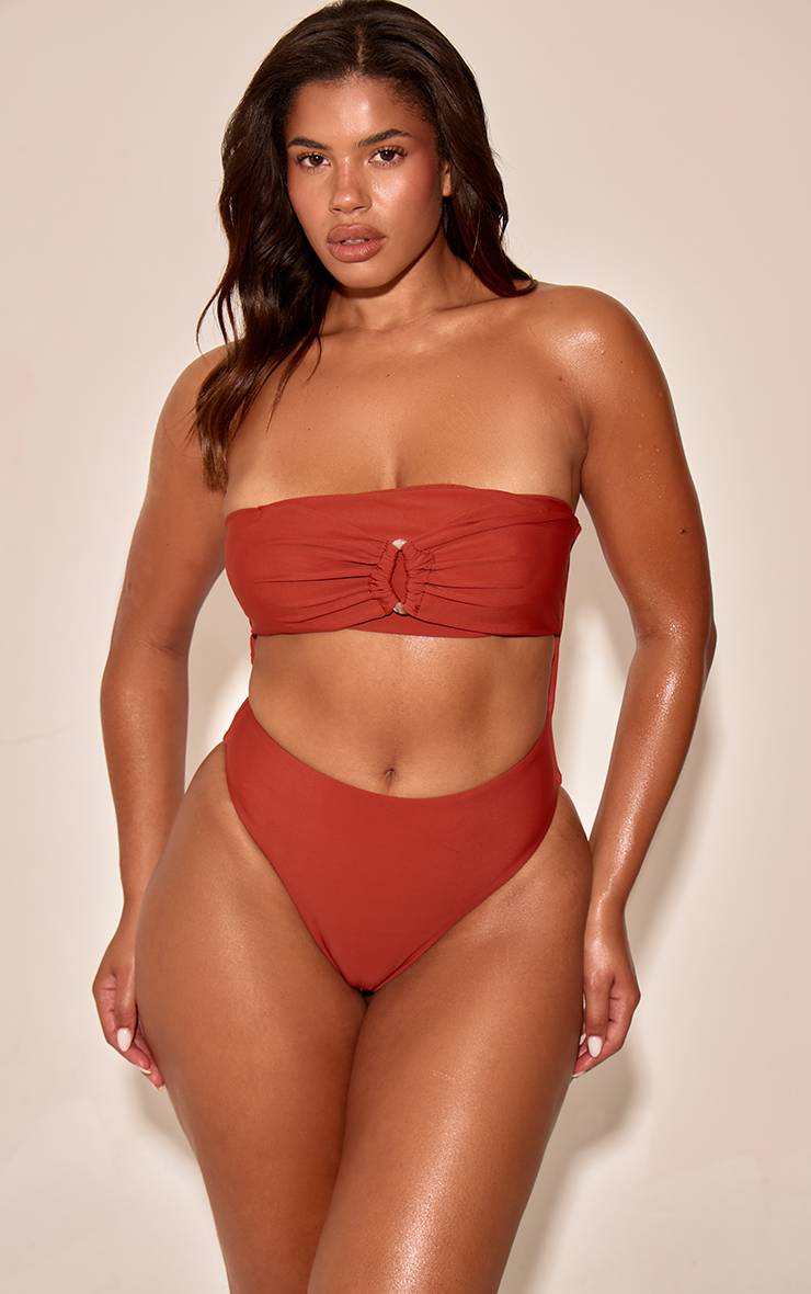 Rouille Maillot De Bain Bardot Avec Détail D'anneaux Et Découpes Sculptantes