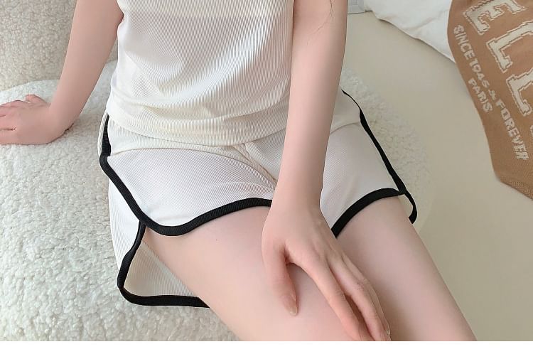 Gecko - Pyjamaset: tanktop met ronde hals en contrasterende rand, gewatteerd + shorts