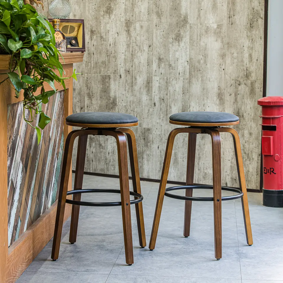 Set van 2 barkrukken van essen en kunstleer
