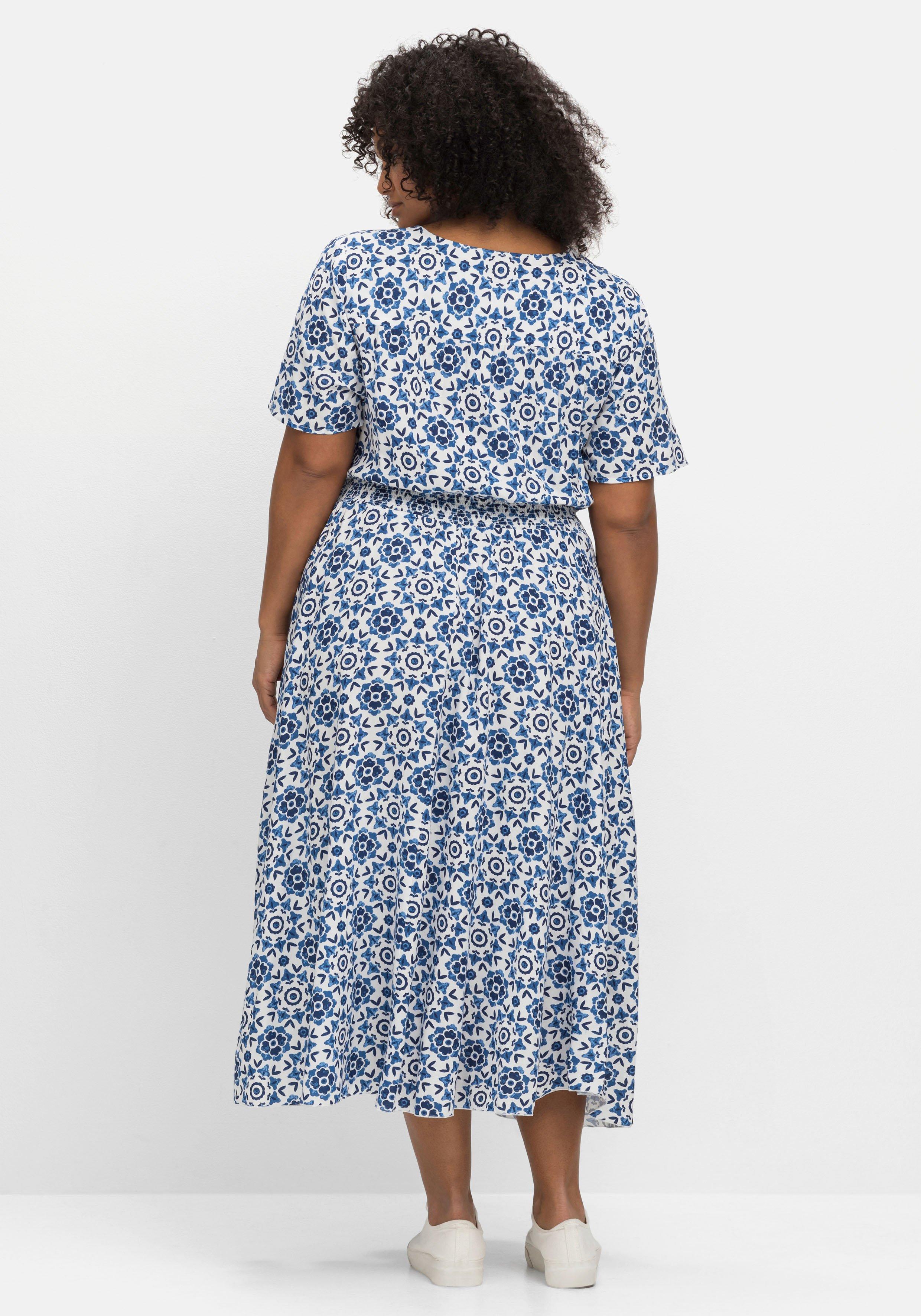 Kleid mit Alloverdruck und Smok-Taillenbund