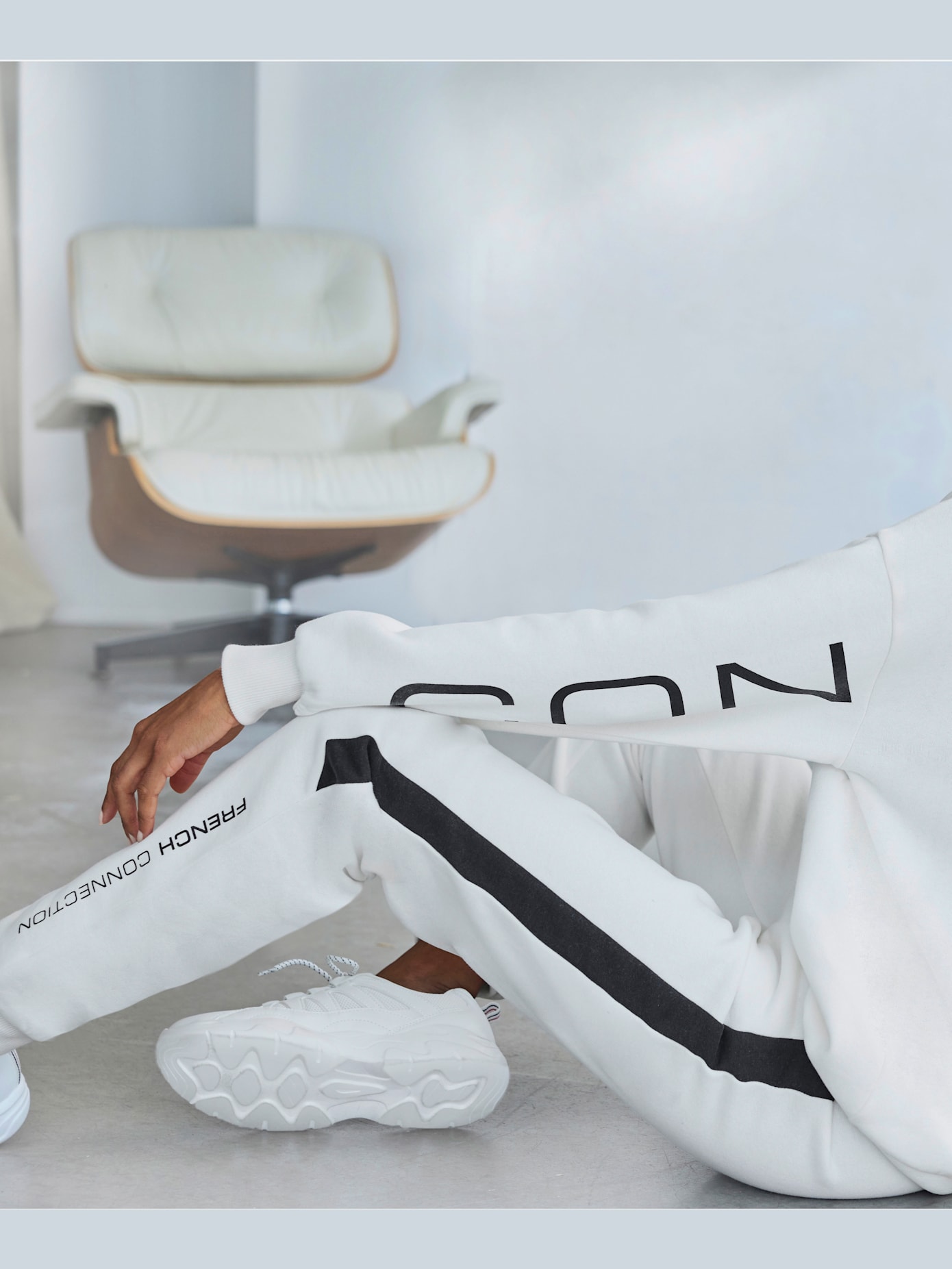Pantalon molletonné avec poche latérale fendue