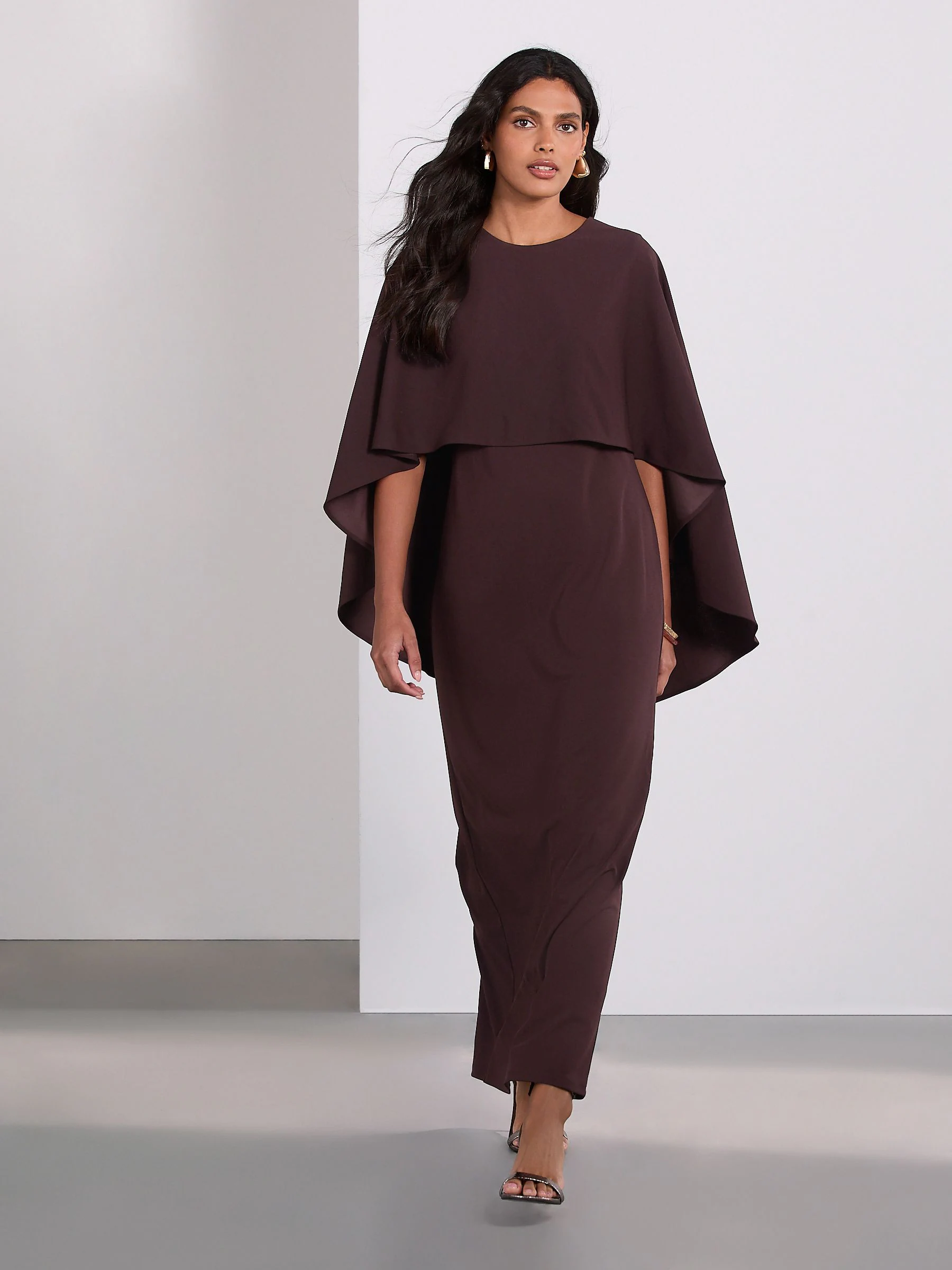 Chocoladebruin - Lange jurk met cape