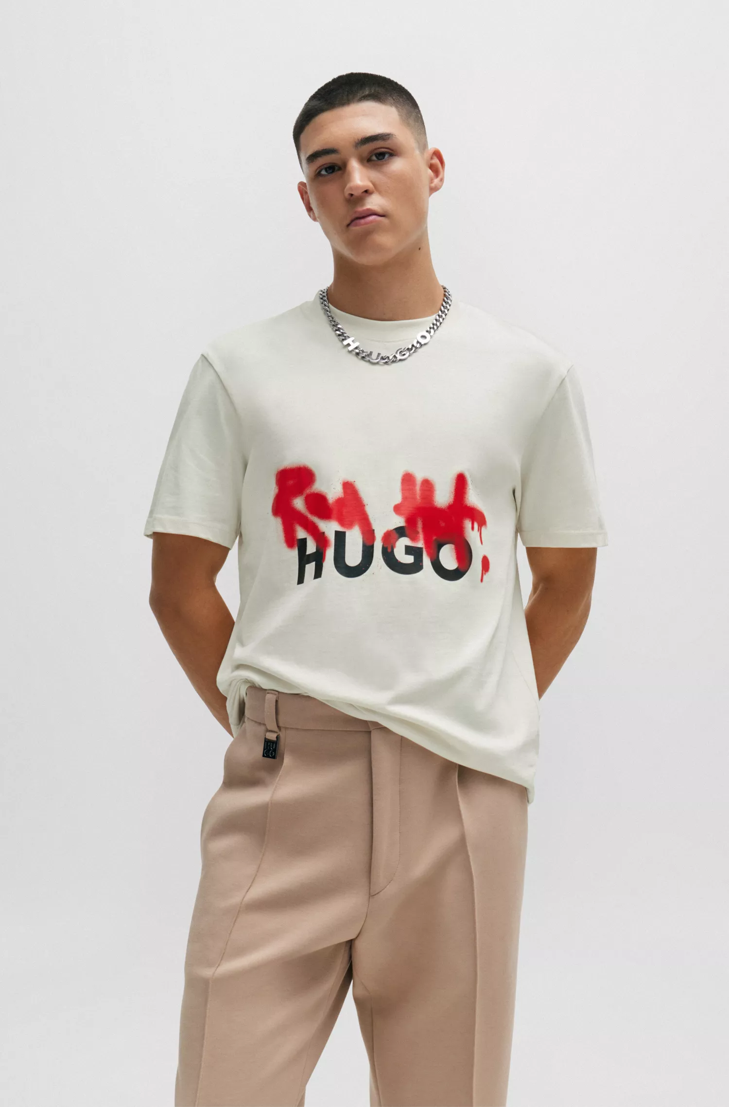Camiseta HUGO vermelha de modelagem relaxada em algodão com estampa em spray.