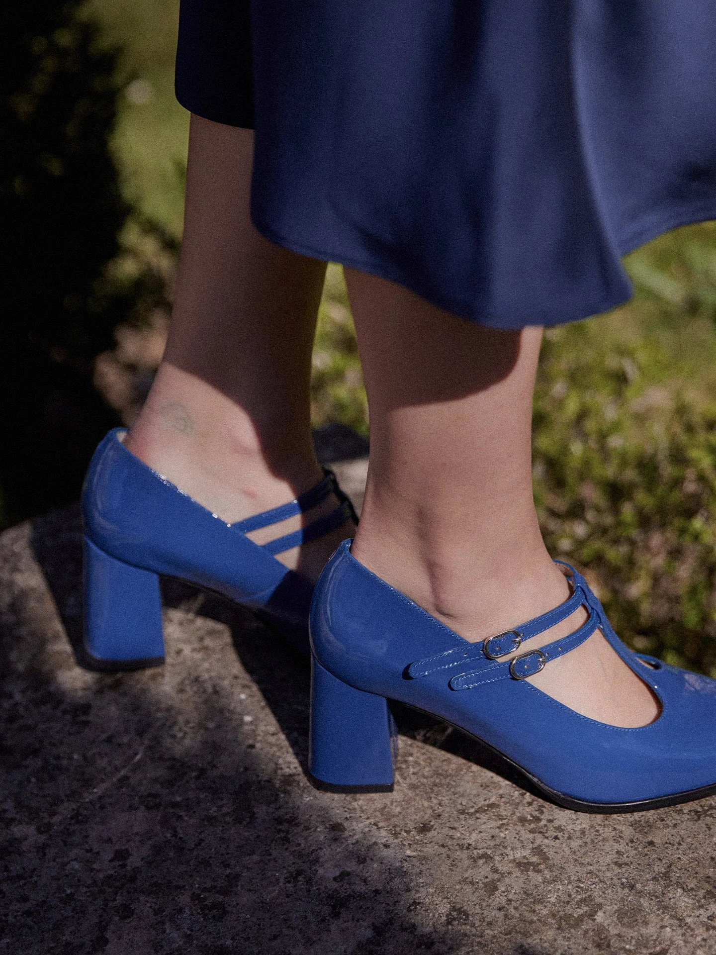 REY ROYAL BLUE - Babies salomés à talon en cuir verni | Bleu