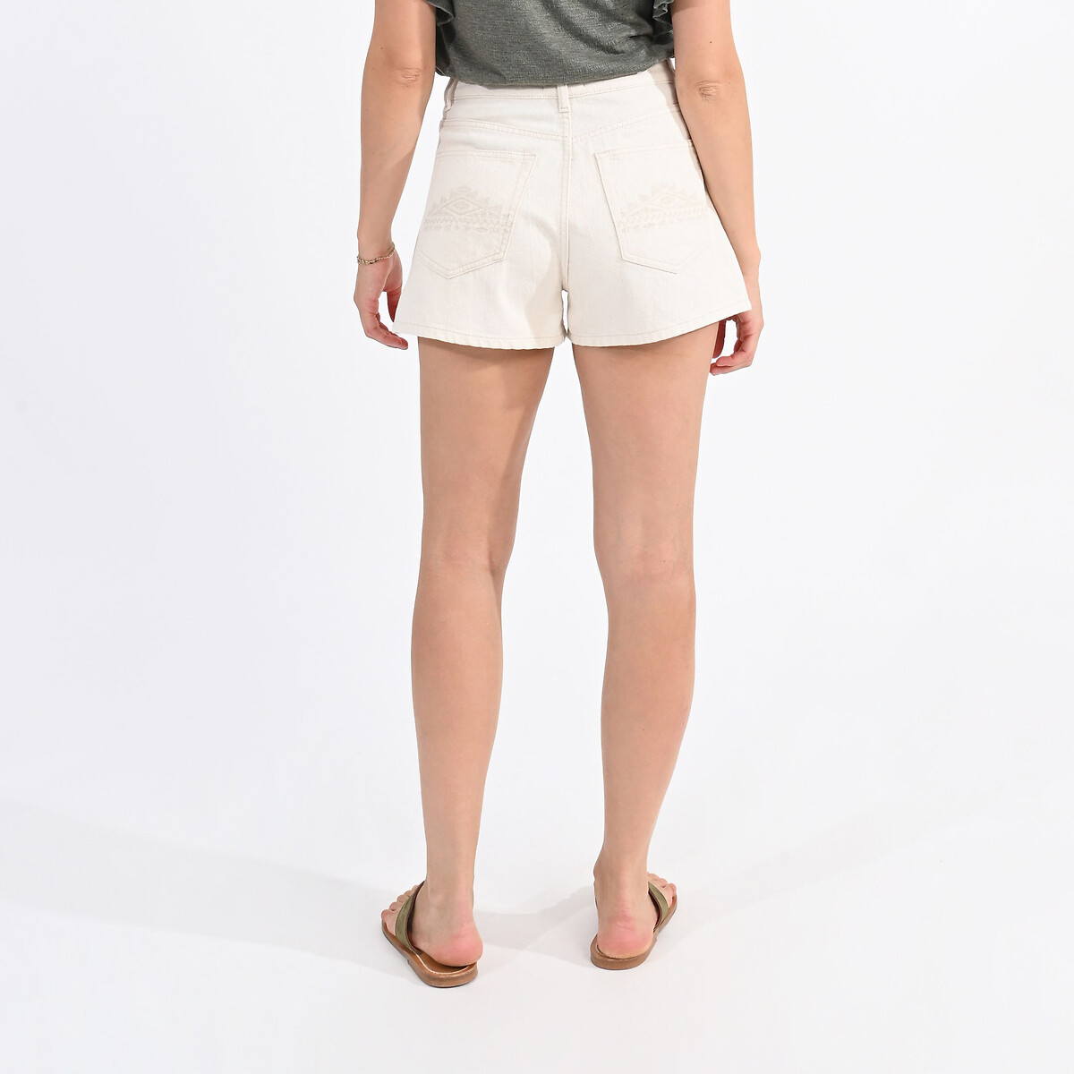 MOLLY BRACKEN<br>Shorts com bolsos traseiros bordados