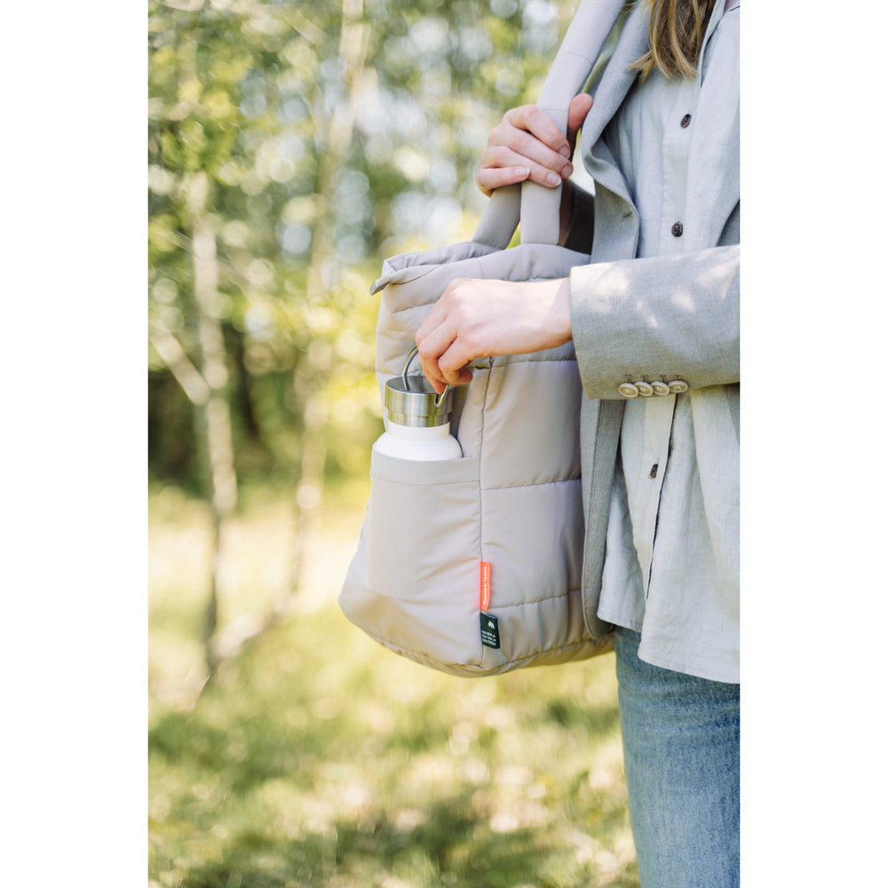 Køb DonebyDeer Sand Quiltet Pusle Tote Bag