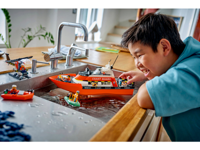 LEGO Kustwacht reddingsboot met helikopter (60504)