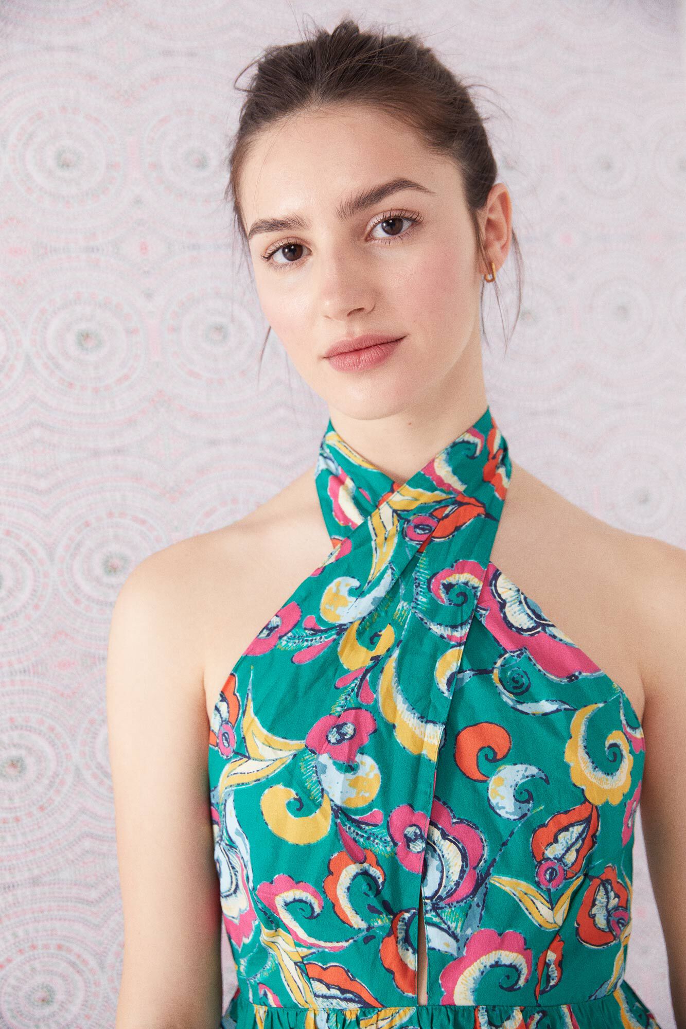 Vestido midi com ombros à mostra - garrafa