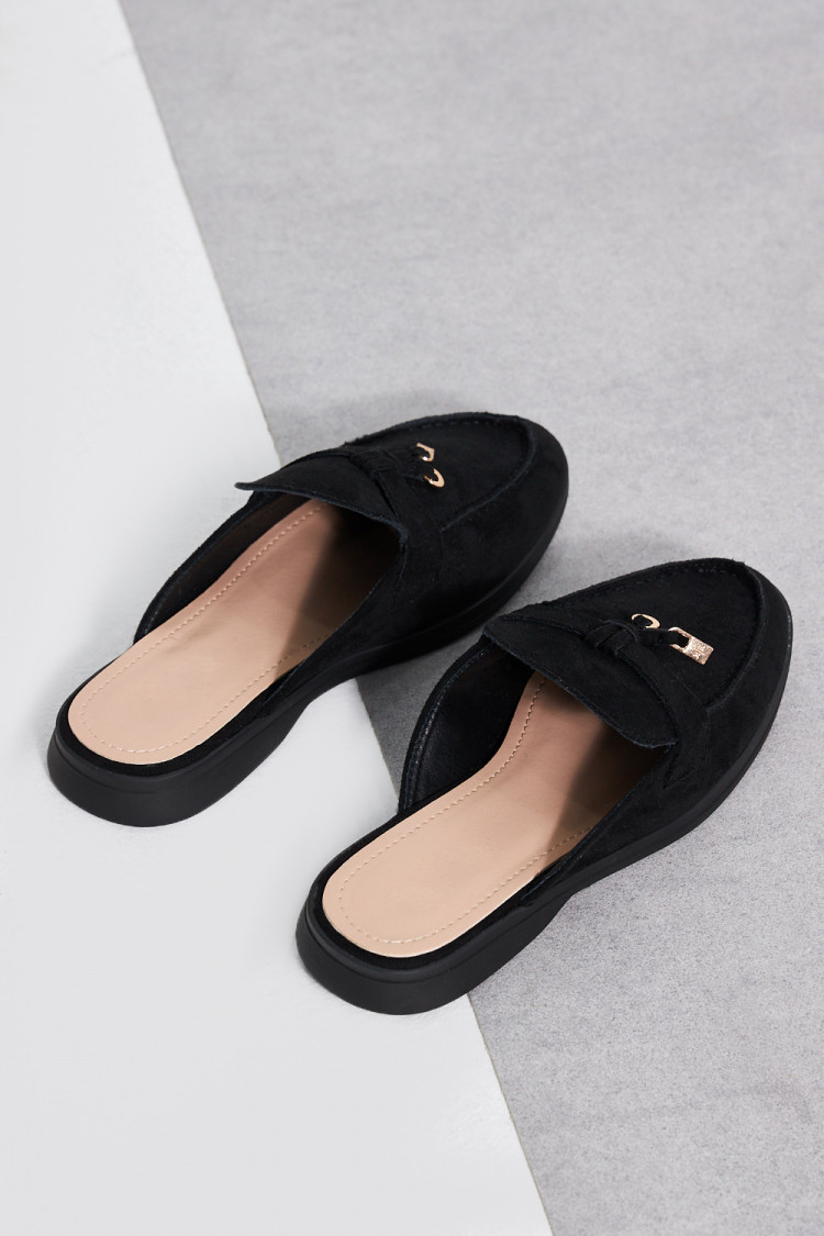 Mocassin en velours noir ouvert