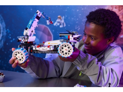 LEGO Lunar Outpost™ maanrover ruimtevoertuig (42211)