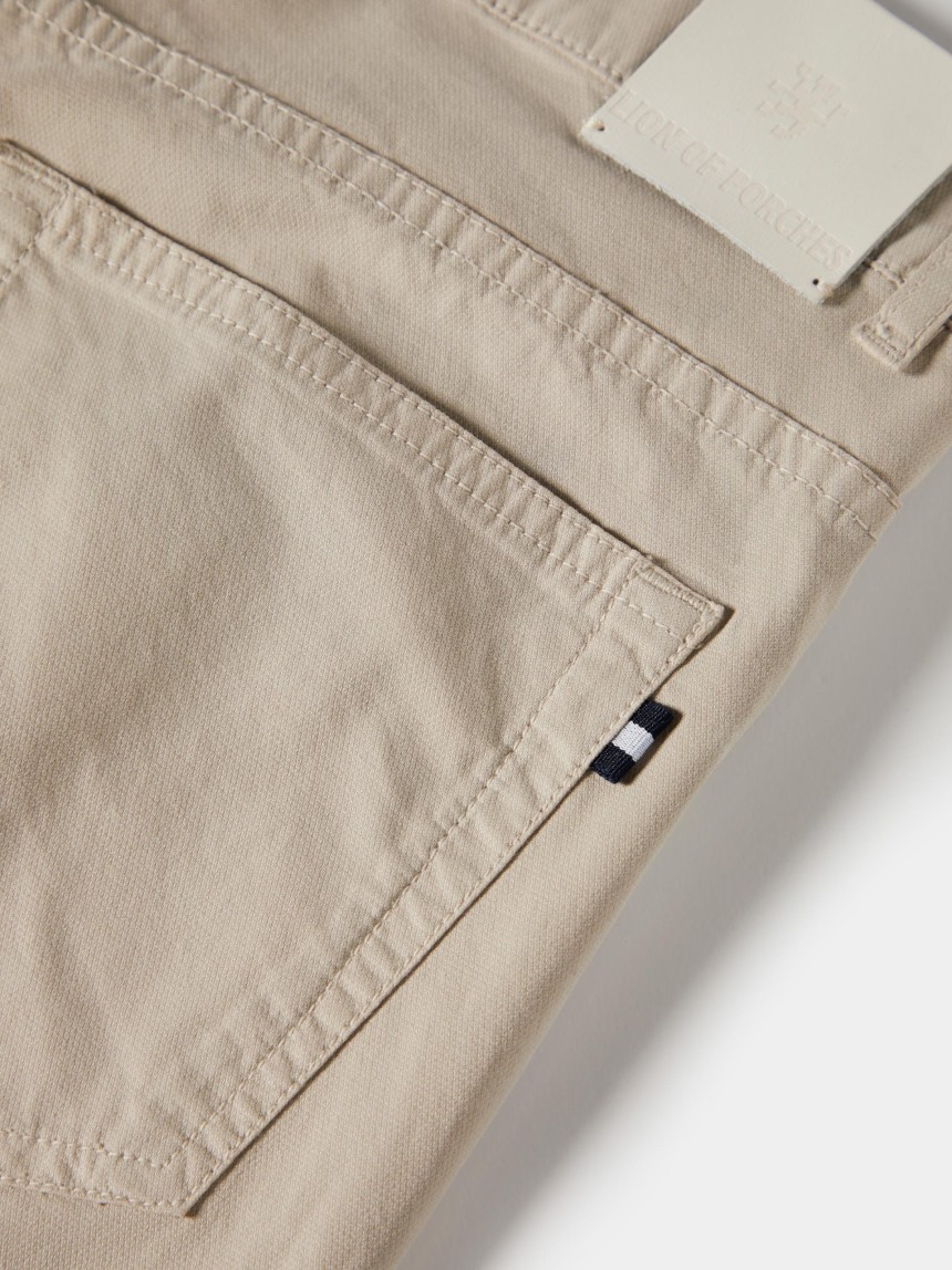 Calças regular fit com cinco bolsos