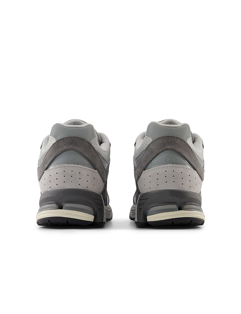 2002R Castlerock Sneakers