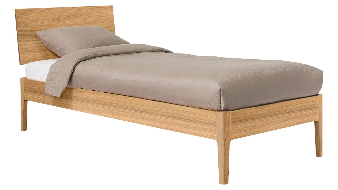 Bed Sky met hoofdbord en poten hout eiken honing