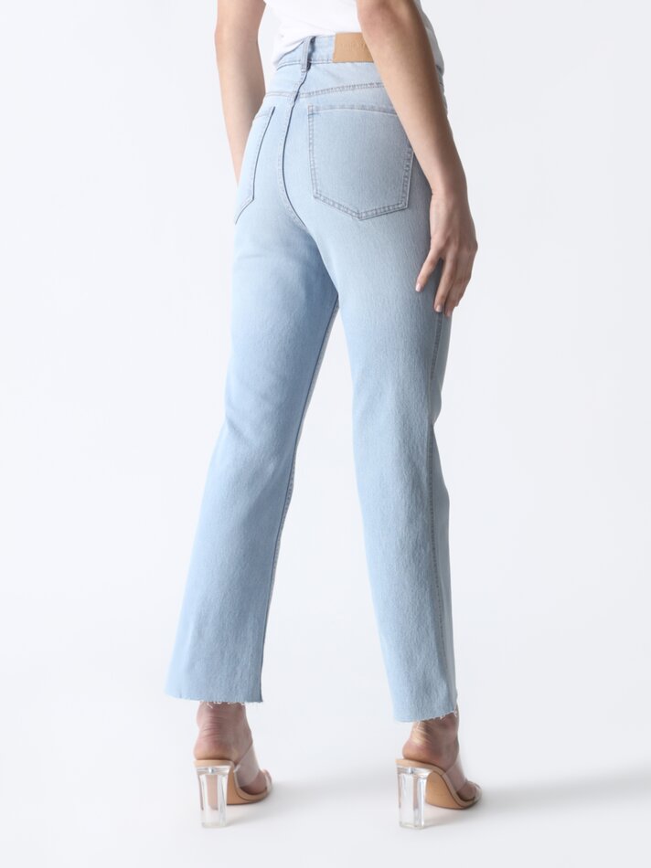 Calça jeans flare curta - Azul claro