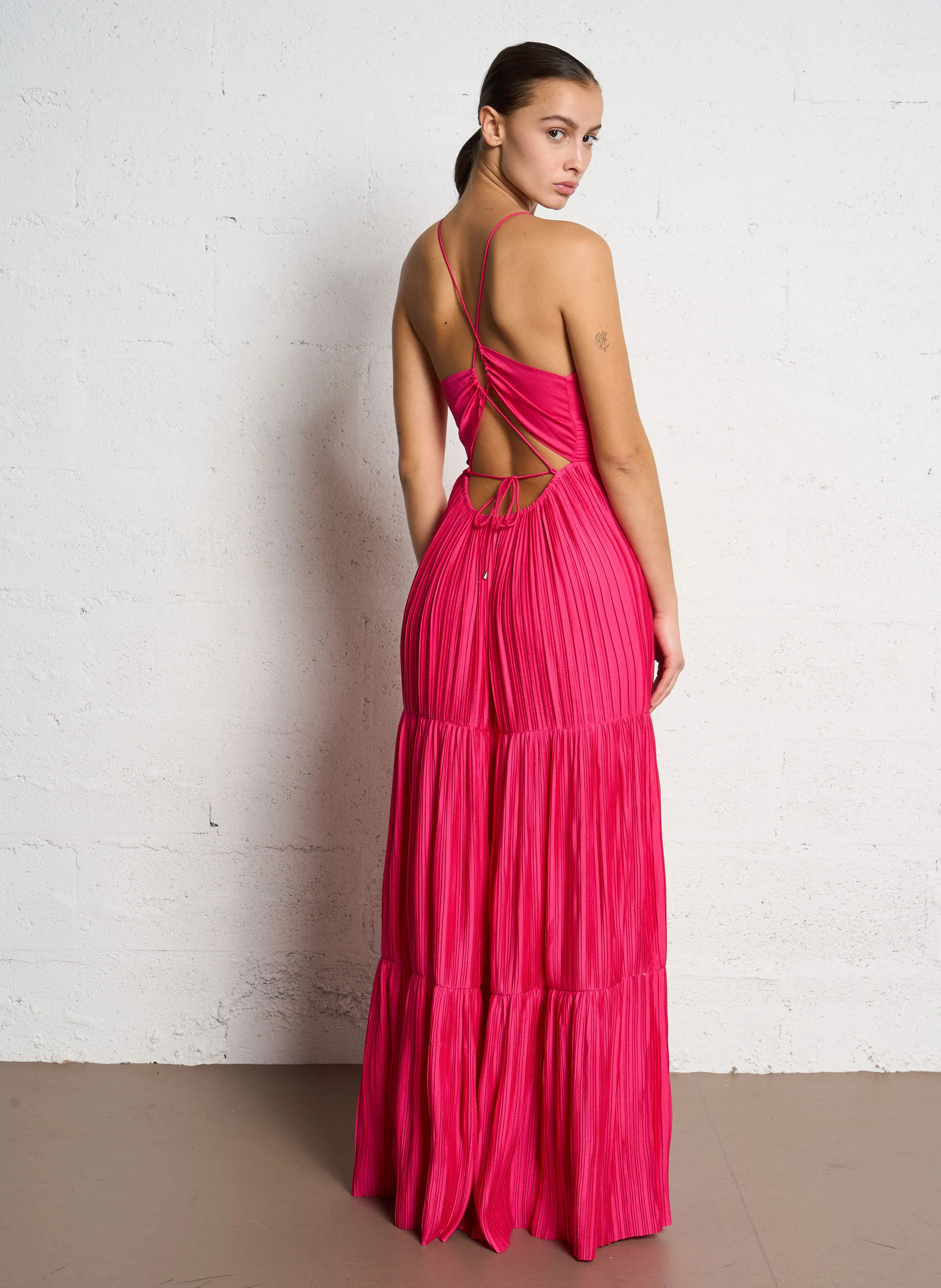 WASTA - Robe longue col V plissée | Rose