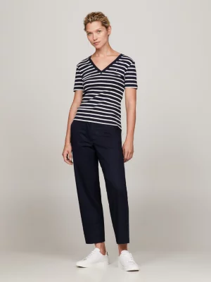 Camiseta Slim Fit com Decote em V e Textura Canelada