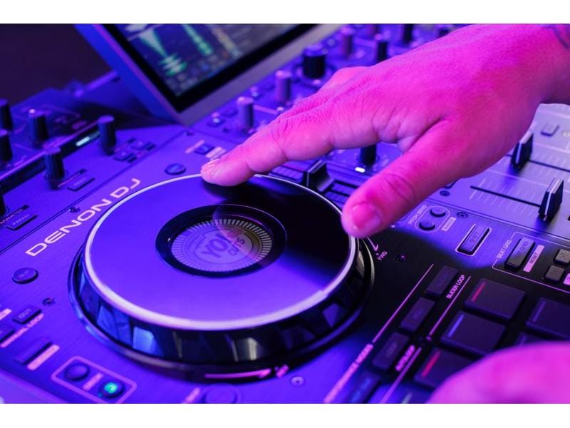 Denon DJ DJ-Controller Prime 4 4-Deck Standalone-DJ-Controller mit Stems