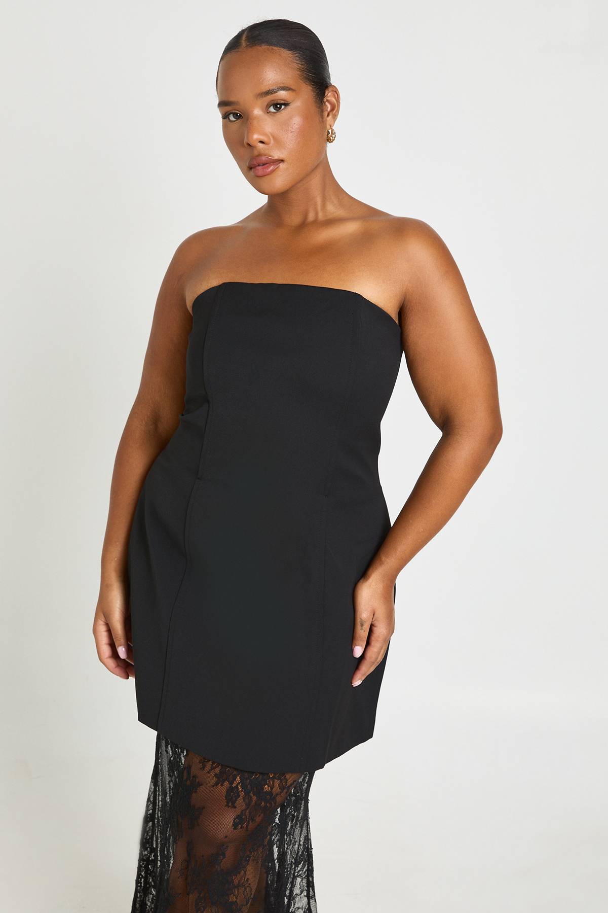 boohoo Robe Maxi Grande Taille Structurée En Dentelle