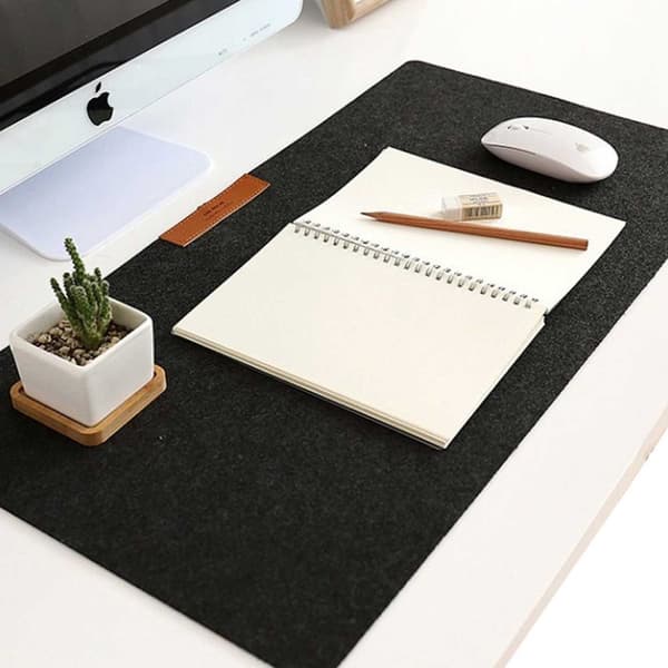 Skrivebordsmatte 80x30cm svart teppe - stor musematte