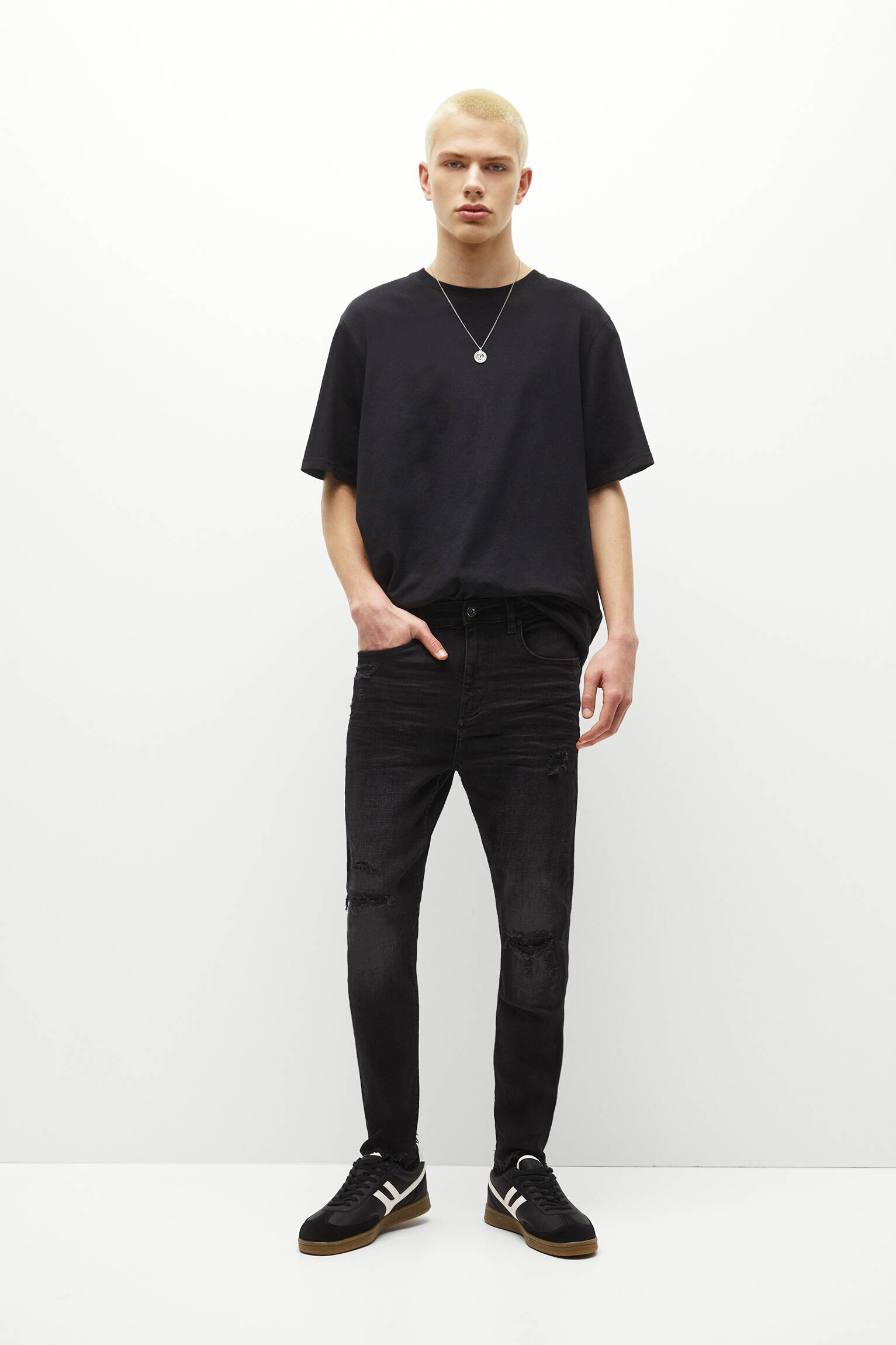 CALÇA JEANS SKINNY RASGADA - PRETA