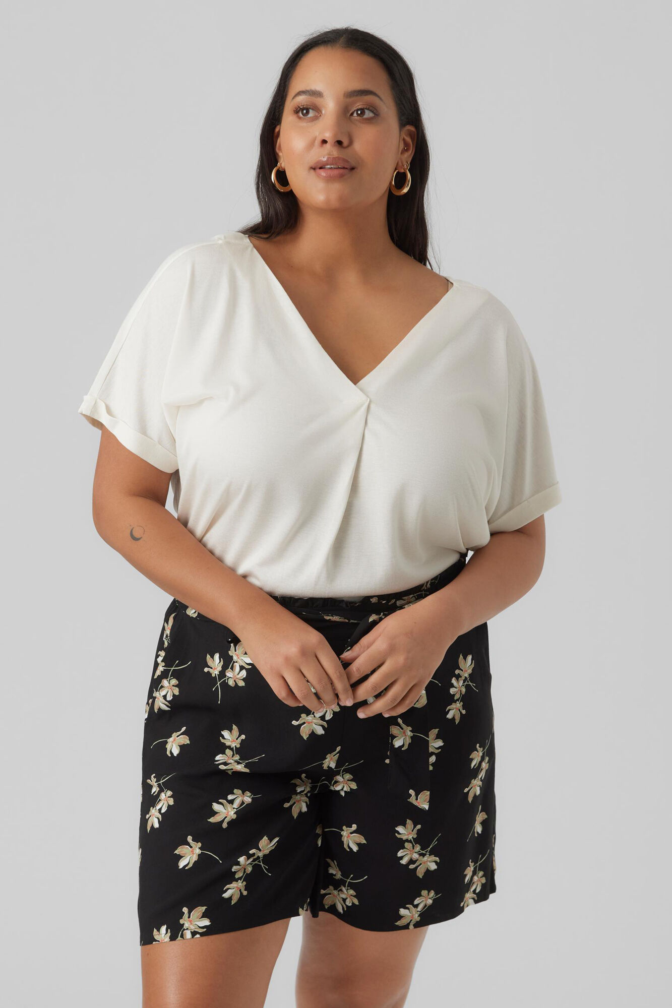 Blusa de manga curta plus size - branca