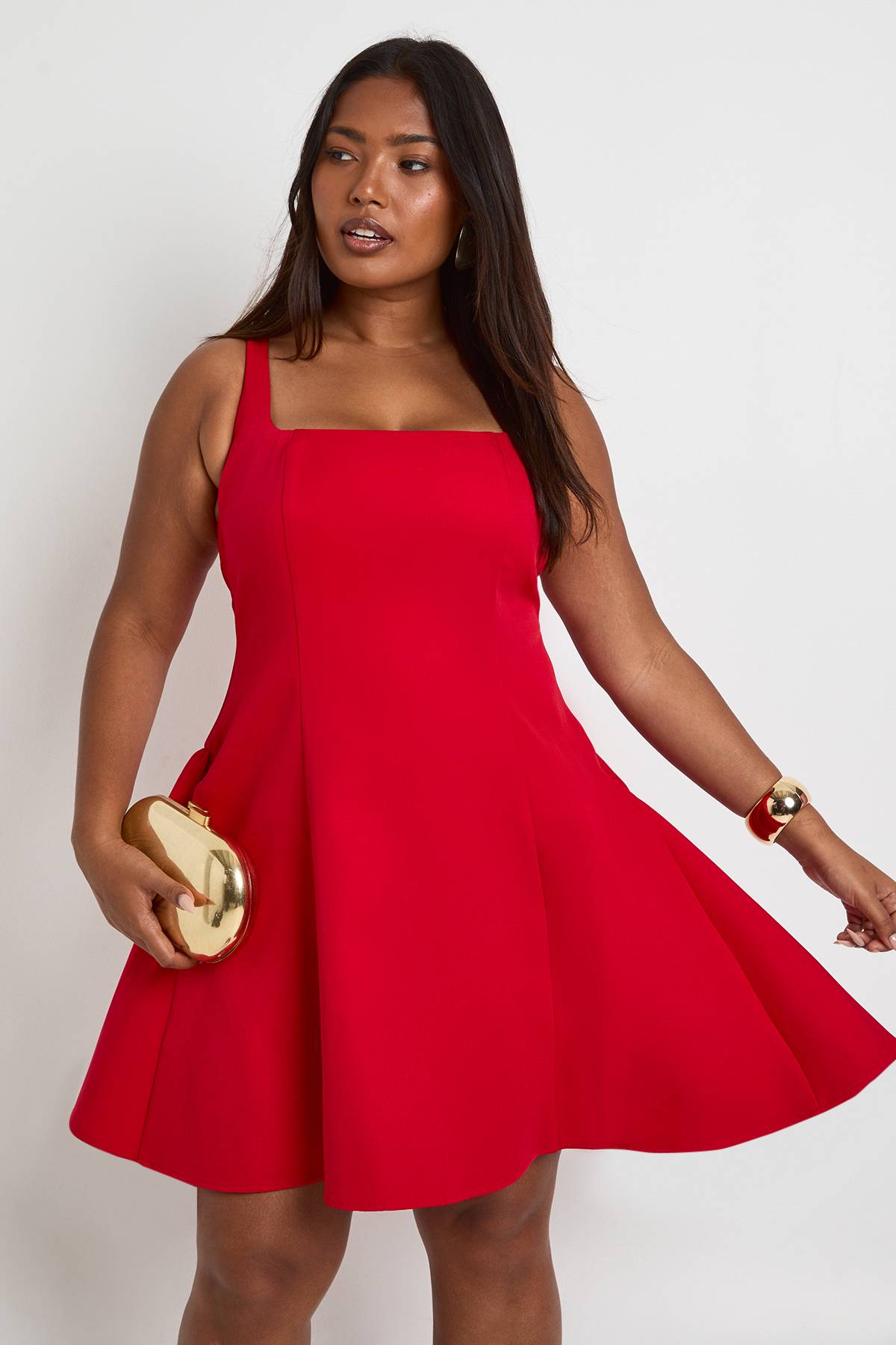 boohoo Plus robe patineuse à bandeau froncée et à effet bouffant