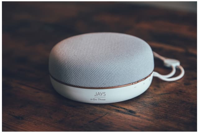 Jays s-Go Three true wireless højttaler (concrete white)