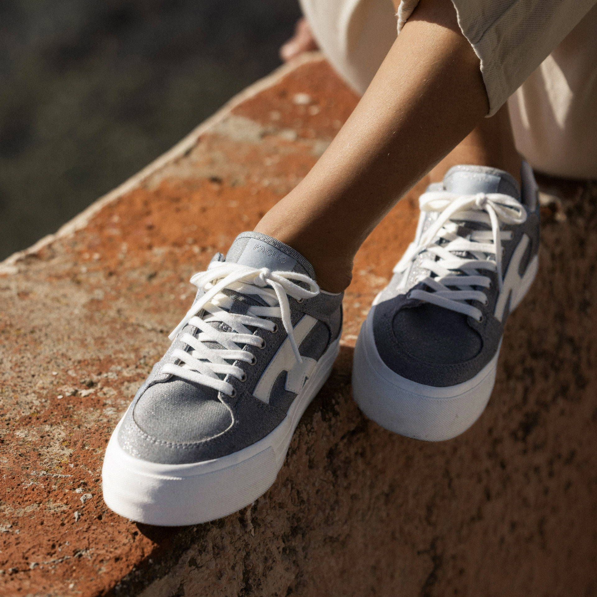 Tennis argentées vegan coton et polyester recyclé - modèle walnut platform