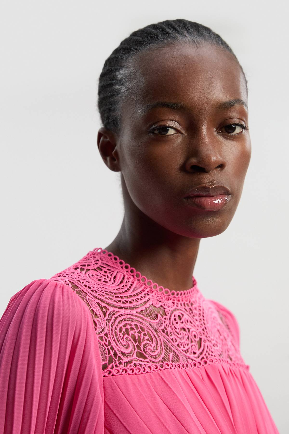 KarenMillen Robe Longue Plissée En Tissu Tissé Doux À Manches Kimono Petite Taille