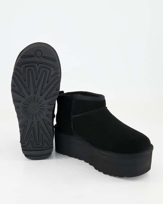 UGG Classic Ultra Mini Platform Winterschuhe in Schwarz