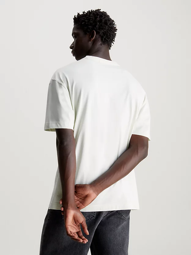 Camiseta com estampa gráfica e modelagem relaxada