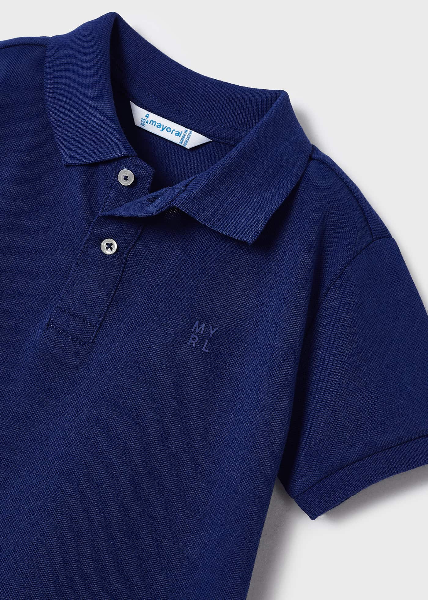 Camisa polo básica de manga curta na cor granito para meninos
