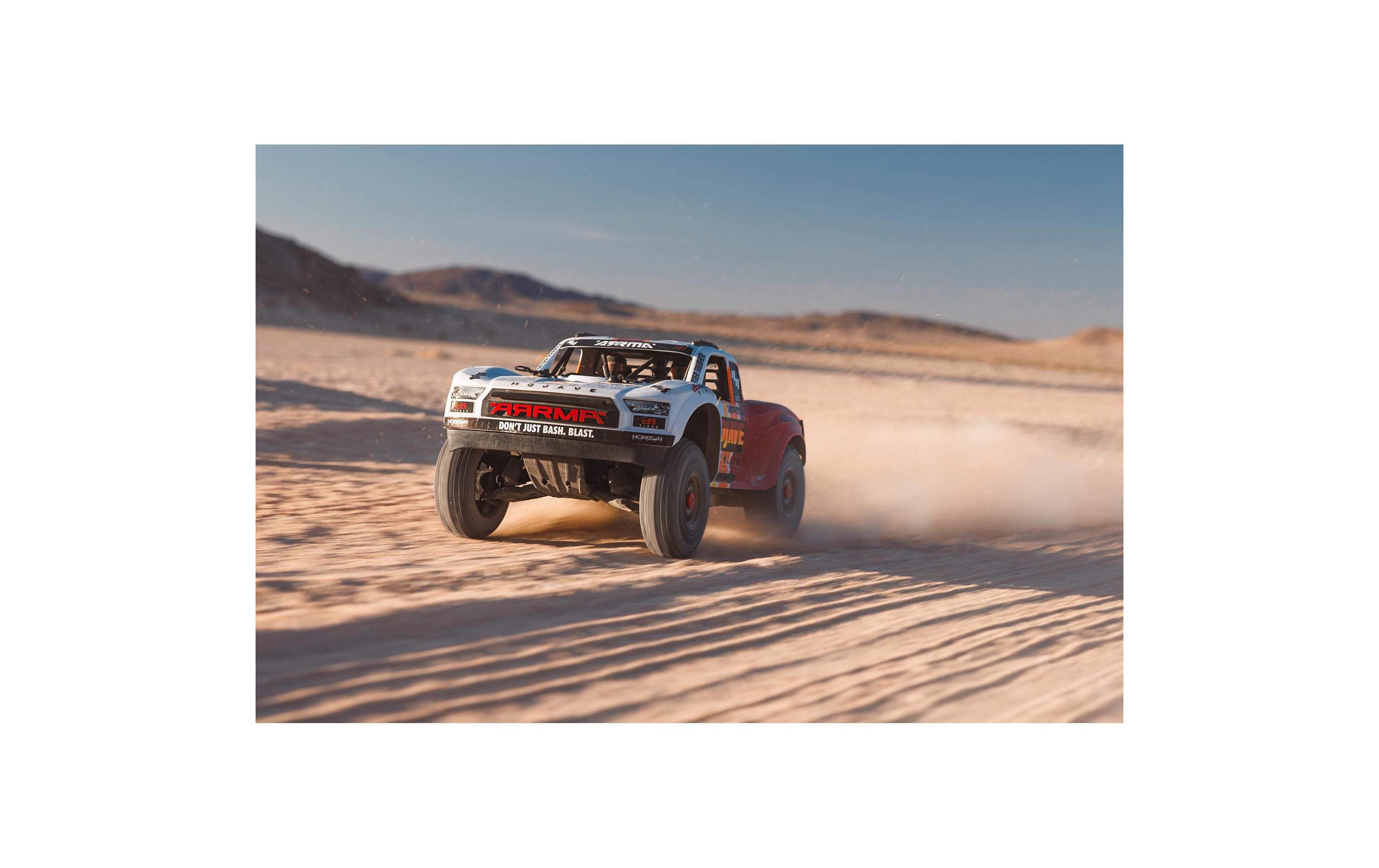 Short Course Truck Mojave 4x4 4S BLX Weiss, ARTR, 1:8<br>4WD Desert Truck mit starkem 4S Brushless Antrieb