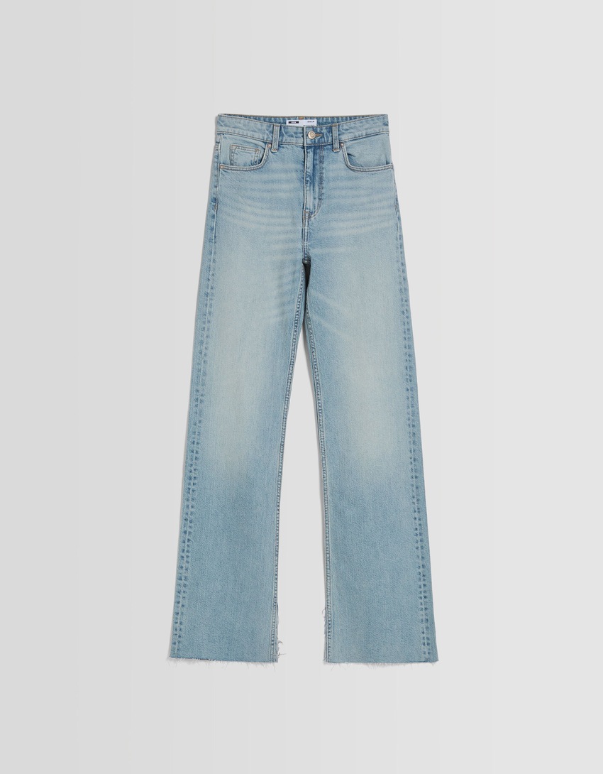 Calça jeans reta confortável com fenda lateral