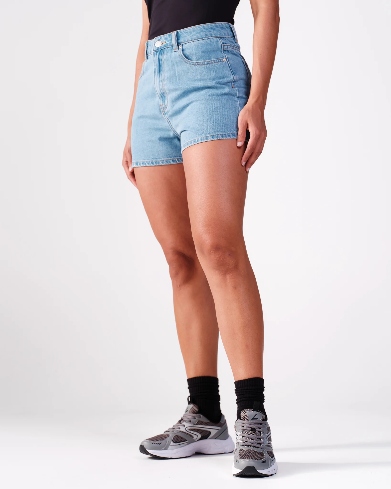 Weightless Line Denim Shorts Light Blue