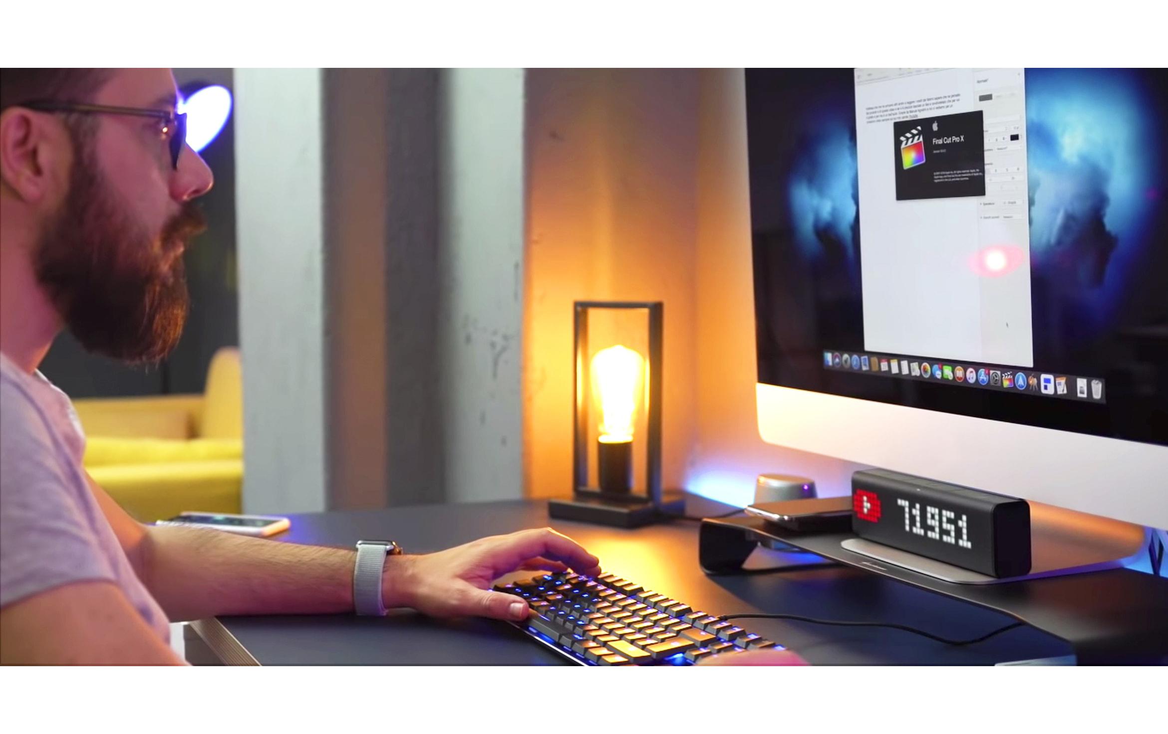 Smart-Display LaMetric Time<br>LaMetric TIME Tischuhr für Smart Home