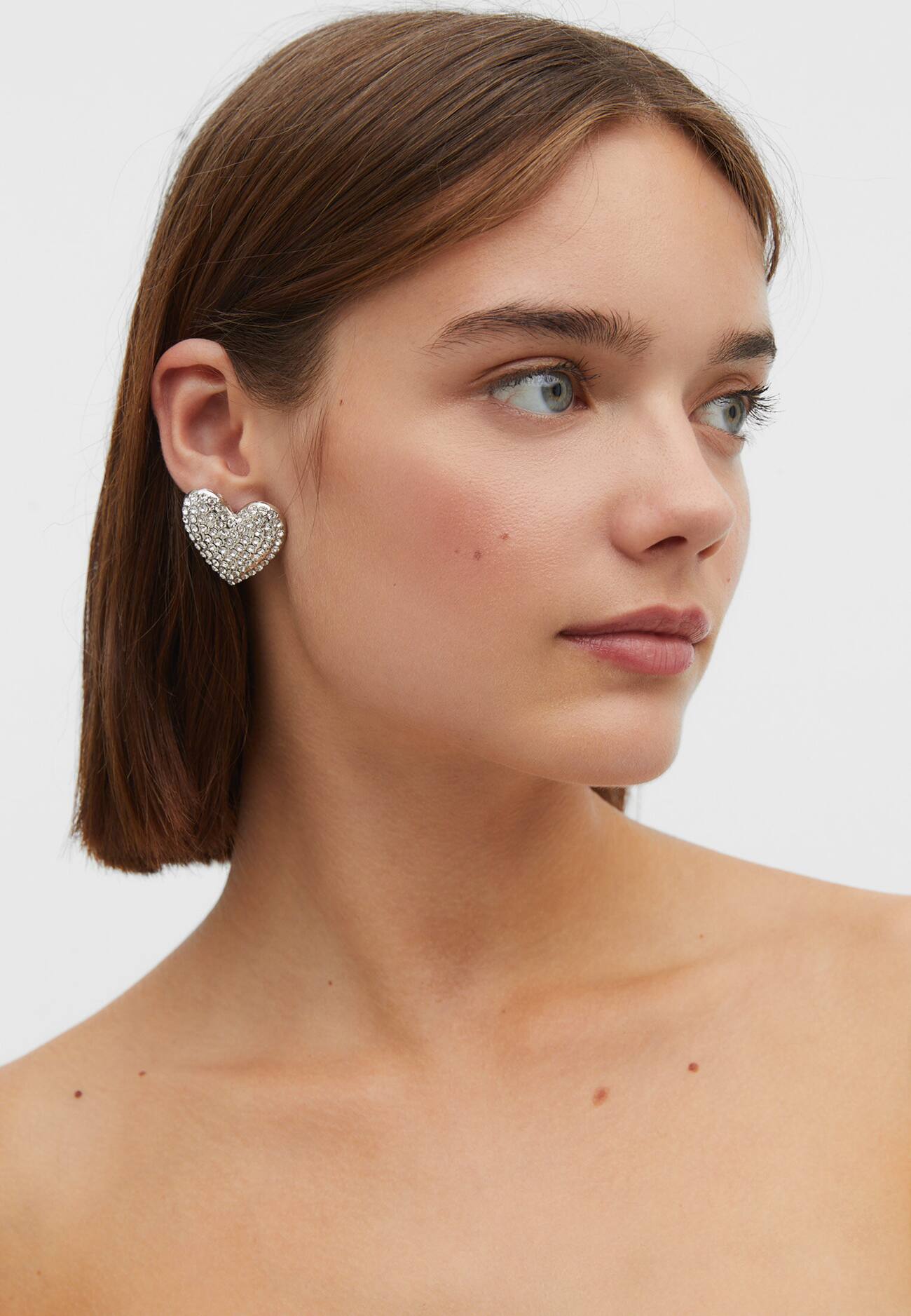 Brincos de coração com strass
