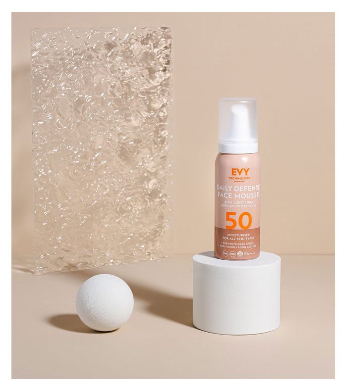 Evy Technology - Protetor solar facial Daily Defense Face Mousse SPF 50