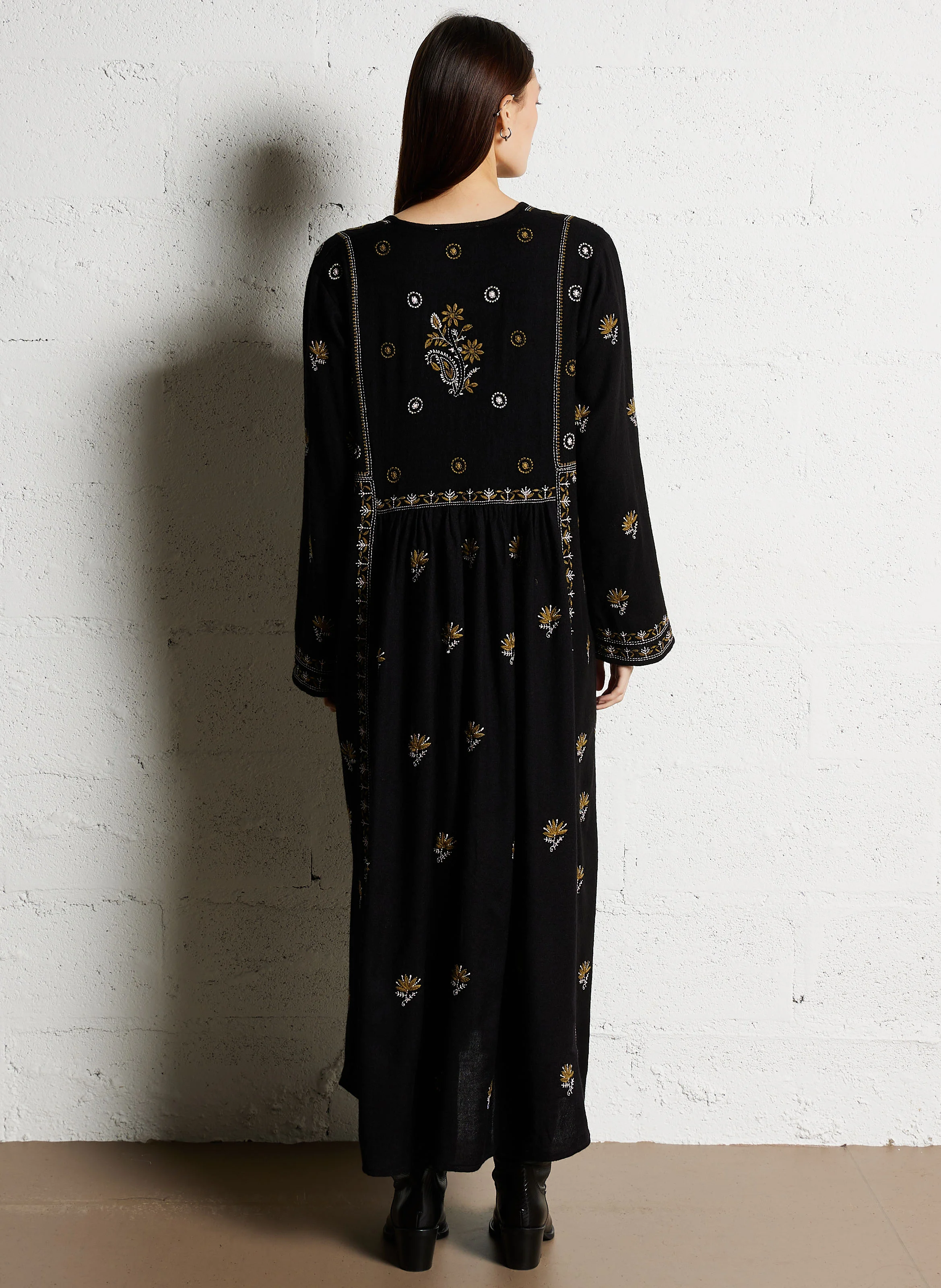 HIPPY - Robe midi col tunisien brodée en coton | Noir